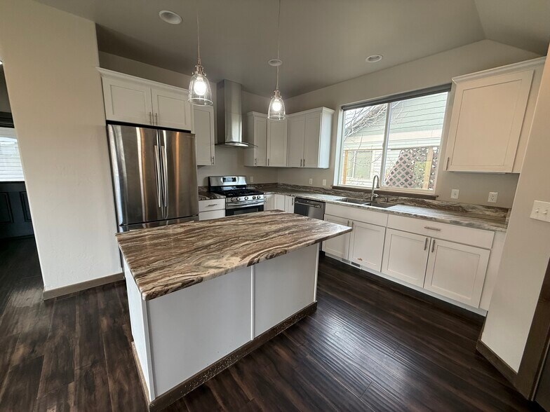 Building Photo - 3357 Sora Way