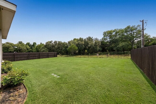 Building Photo - Ready NOW! Greenbelt Wooded Views
