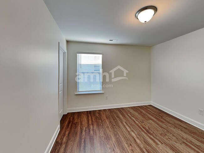 Building Photo - 106 Larragan Dr