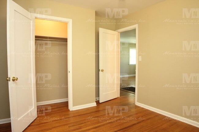 Building Photo - 230 N Whitcomb St