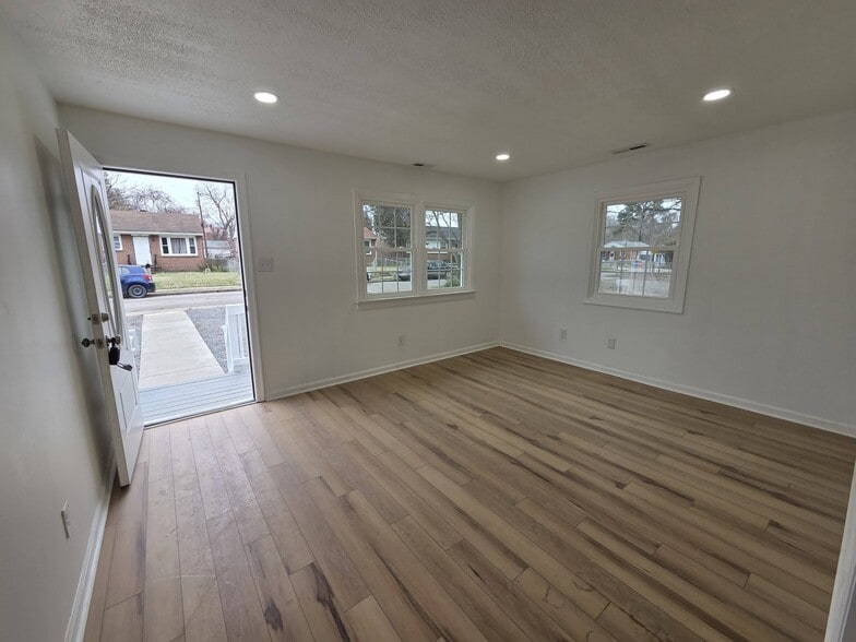 Building Photo - 5506 Campbell Ave