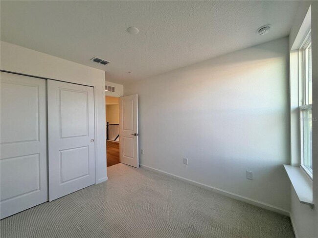 Building Photo - 1855 Pinecliff Dr