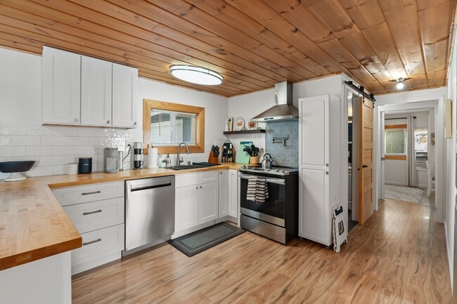 Building Photo - 2316 S Pleasant Dr