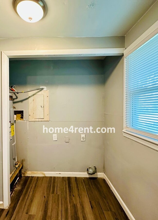 Building Photo - Cozy, Ranch Style Home w/ Stainless Steel ...