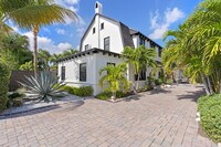 Building Photo - 230 Princeton Dr
