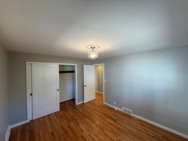 Building Photo - Stunning 4 Bed 4 Bath Home Steps from Golden Gardens in Ballard with MIL Suite