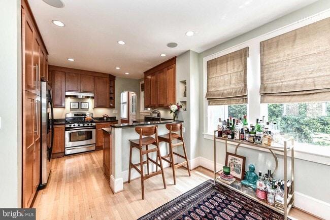 Building Photo - 904 Park Ave