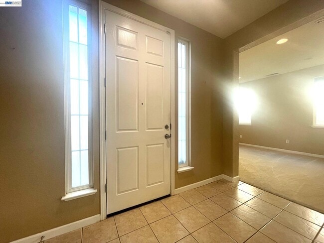 Building Photo - 1669 Marina Way