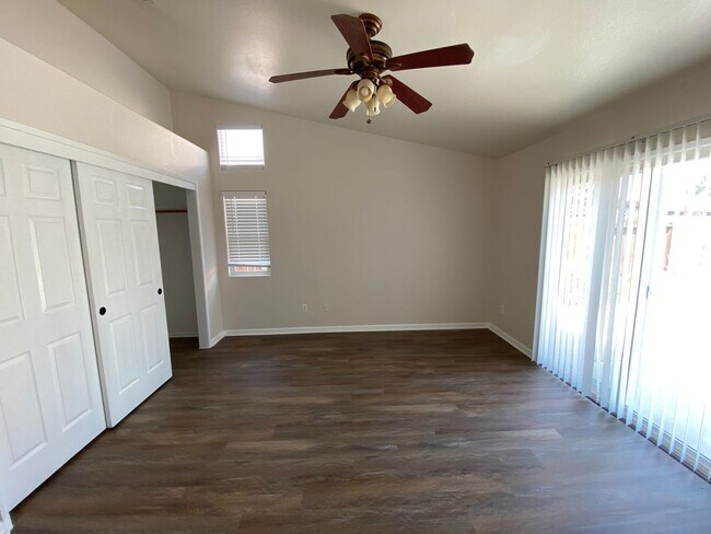Building Photo - Silver Creek Beauty