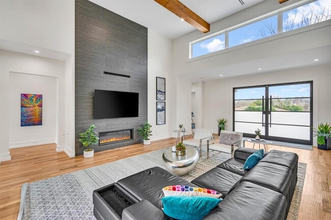 Building Photo - 7533 Royal Pl