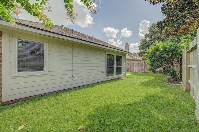 Building Photo - 16011 Belleshire Glen Ln