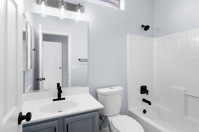 Building Photo - $2,500 Lovely Gilbert Rental Home With 2.5 Garage-3 bedrooms-2 Baths!