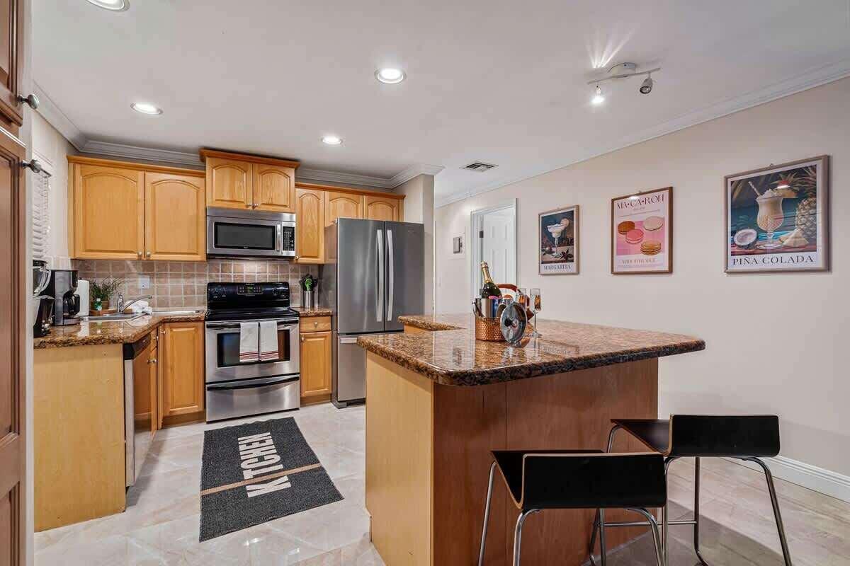 Building Photo - 720 SE 5th Ave