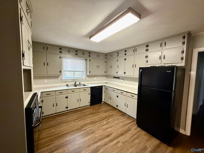 Building Photo - 804 Hodges St NW