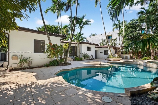 Building Photo - 465 NE 52nd St