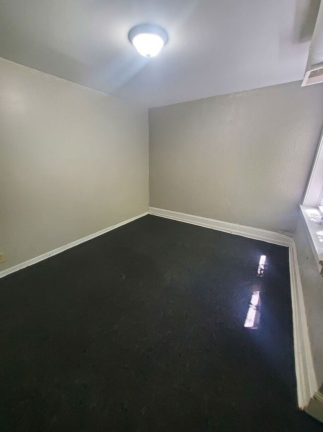 Interior Photo - 2214-2220 W Hopkins St. (8 Unit)