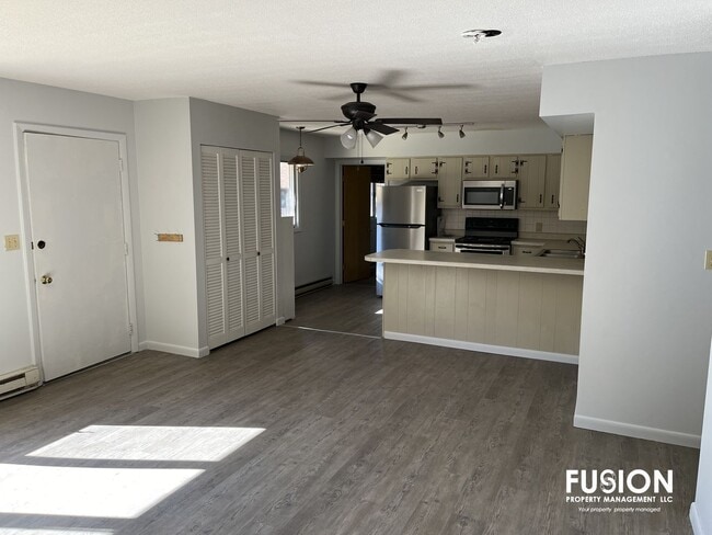 Building Photo - Warm & Inviting One-Level Condo in South B...