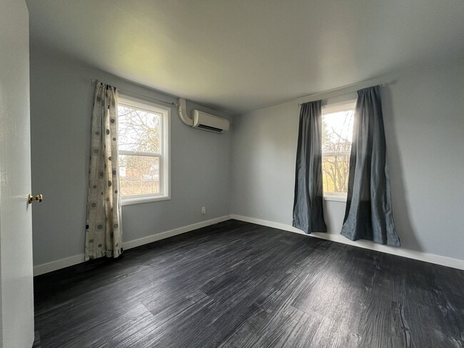 Building Photo - Updated Single-Level 3BD/2BA Home with Stainless Appliances, Expansive Yard & Flexible Layout