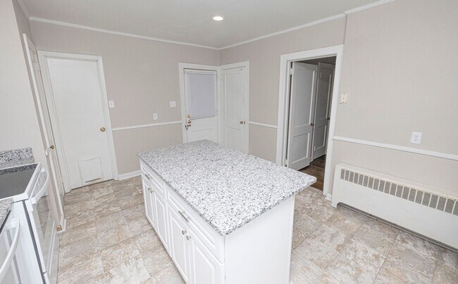 Building Photo - 3 Bedroom in Hampton Available Now!!