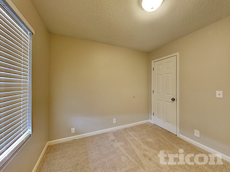 Building Photo - 5020 Boyd Dr