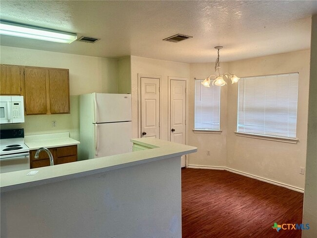 Building Photo - 128 Cedargrove