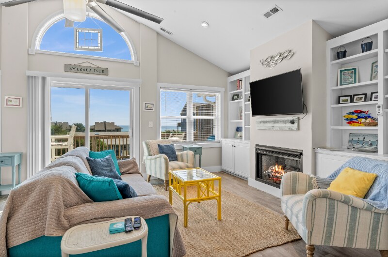 Building Photo - 5207 Emerald Dr