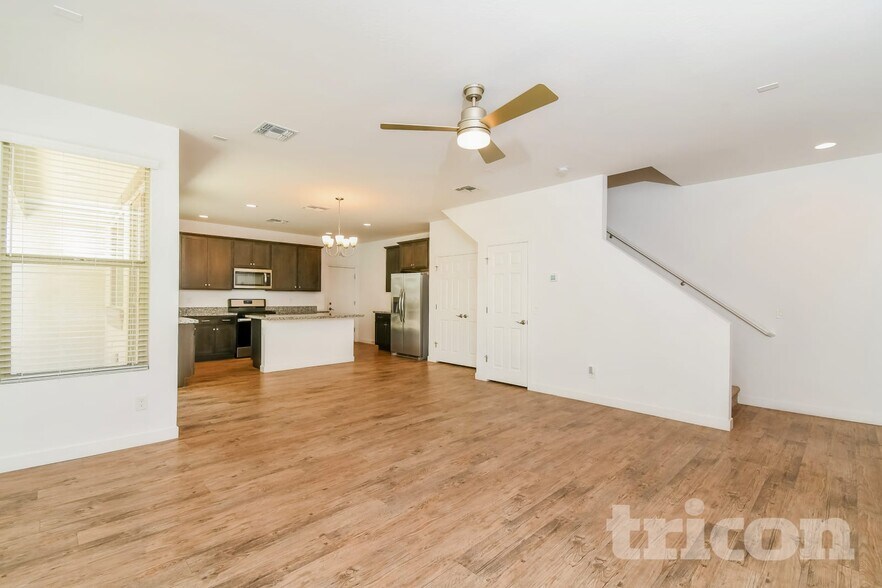 Building Photo - 4804 S Mole