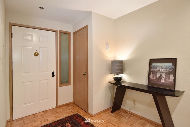 Entry - 909 N 35th St