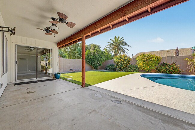 Building Photo - 1056 W Pecos Ave