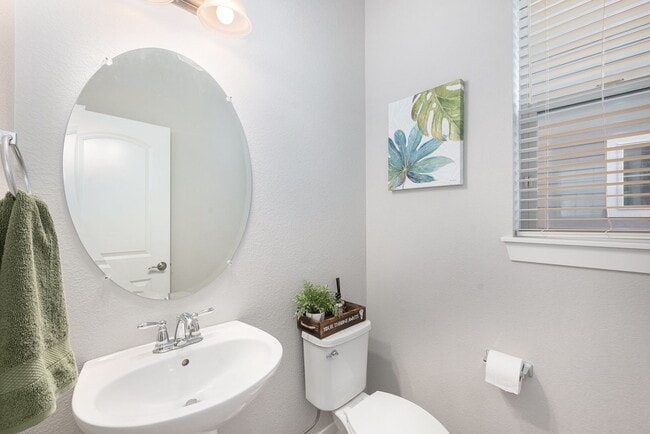 Building Photo - Gorgeous 4 bed 3.5 bath Home Available in Central Park, Denver!