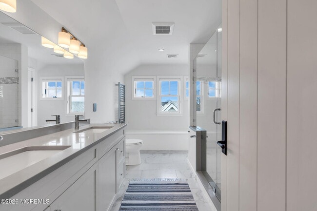 Building Photo - 213 9th Ave