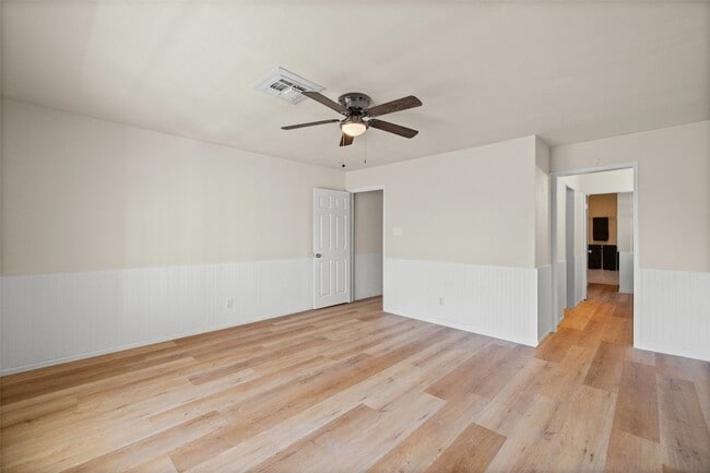 Building Photo - 201 Gail Dr