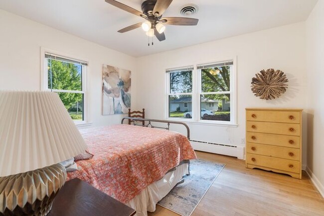 Building Photo - $2,995 | 4 Bedroom, 2 Bathroom House | Pet...