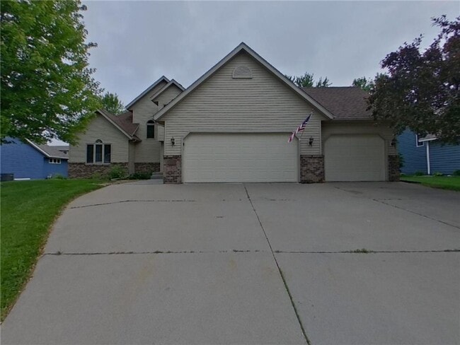 Primary Photo - 209 Greenbriar Ln
