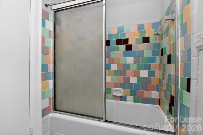 Building Photo - 1418 Park Dr