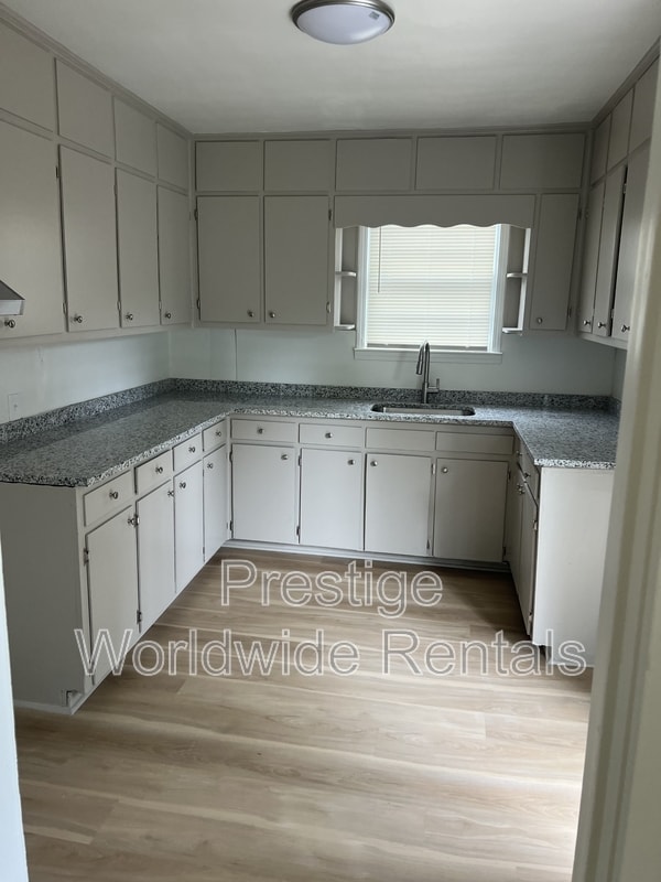 Building Photo - 2823 Lee St