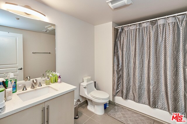 Building Photo - 733 S Manhattan Pl