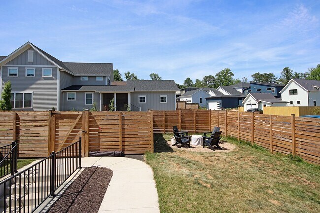 Building Photo - Beautiful, Custom-Built Pet-Friendly Lochlyn Hill Home