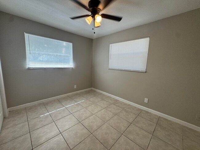 Building Photo - 8821 Dania Dr