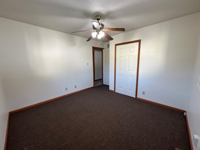Building Photo - 501 S Apple Rd