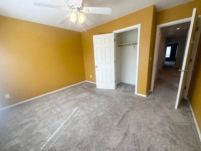 Building Photo - 3 Bedroom Beaverton Home with A/C!