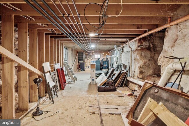 Building Photo - 1538 Christian St