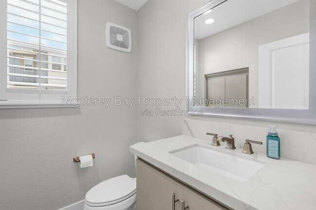 Building Photo - 240 Bungalow Dr