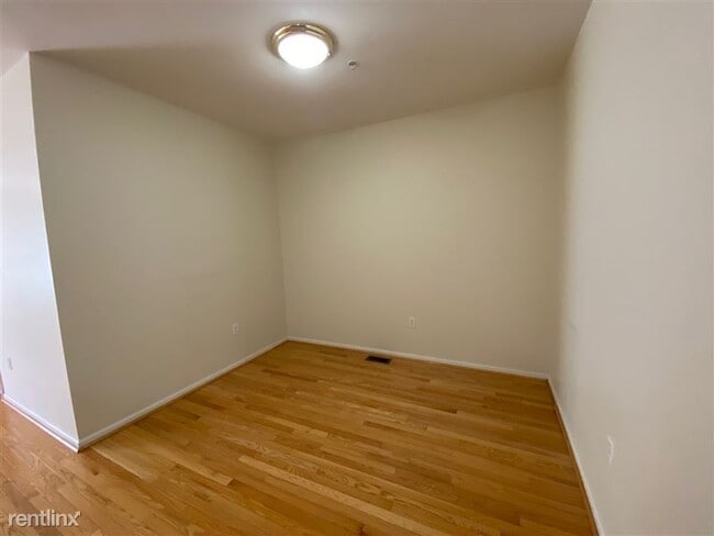 Building Photo - 1045 Maiden Ln