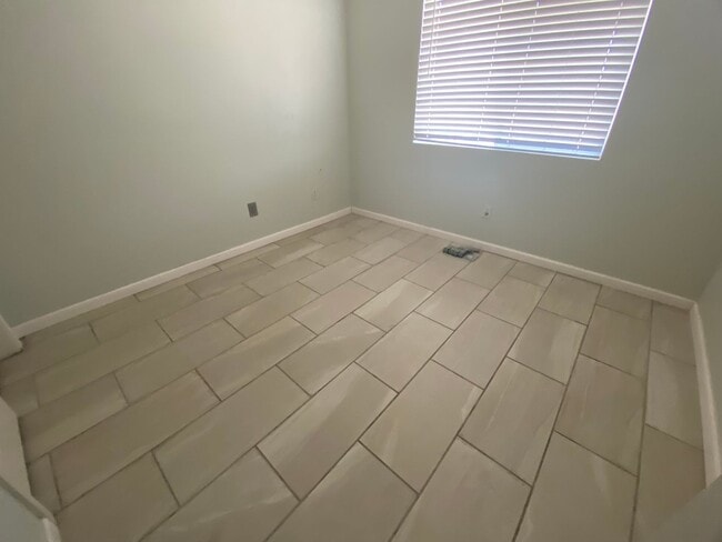 Building Photo - Cozy Home for rent in Hanford