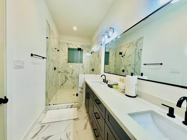 Building Photo - 2339 Eagle St