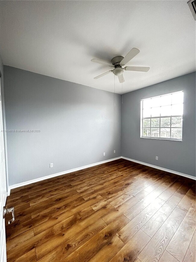 Building Photo - 9980 E Villa Cir