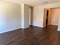 Building Photo - 1 Bed/ 1 Bath Condo! Harding / Southern Hills Area! Pets ok!
