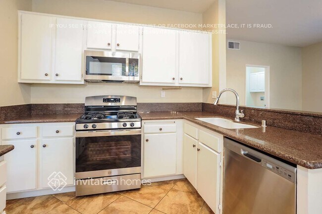 Building Photo - 39926 Milan Dr