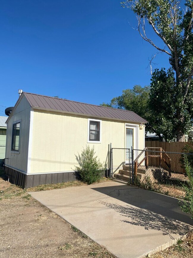 Primary Photo - DDCO YELLOW